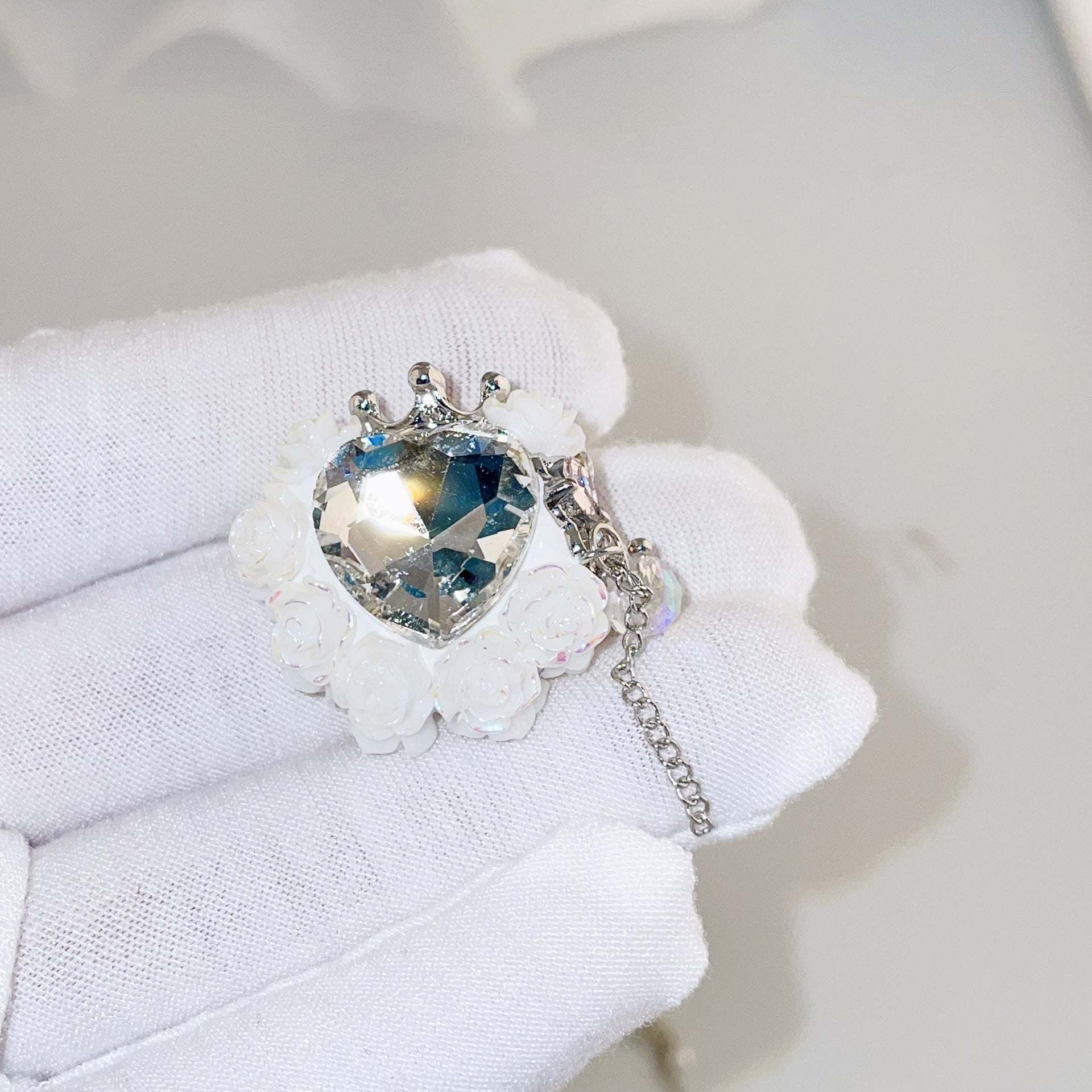 Wholesale Heart-shaped Rose Soft Ceramic Crown Diamond Ball Straight Hole Beads